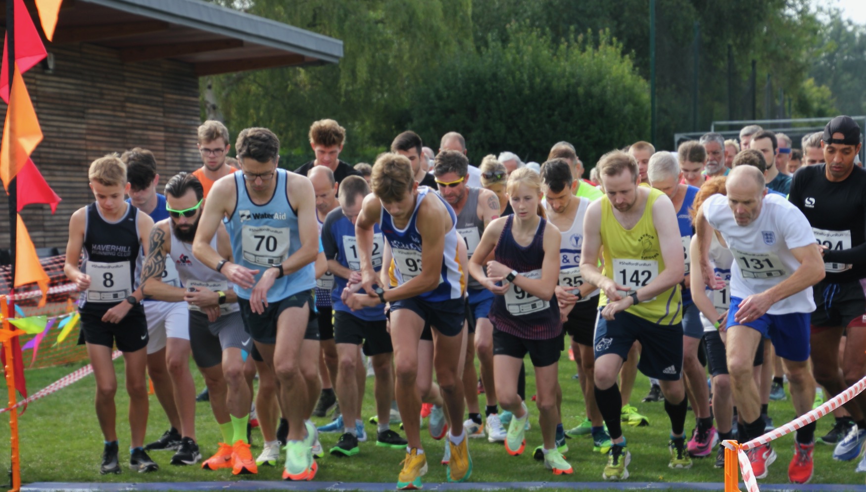 Photo of 2022 runners just setting off from the start line